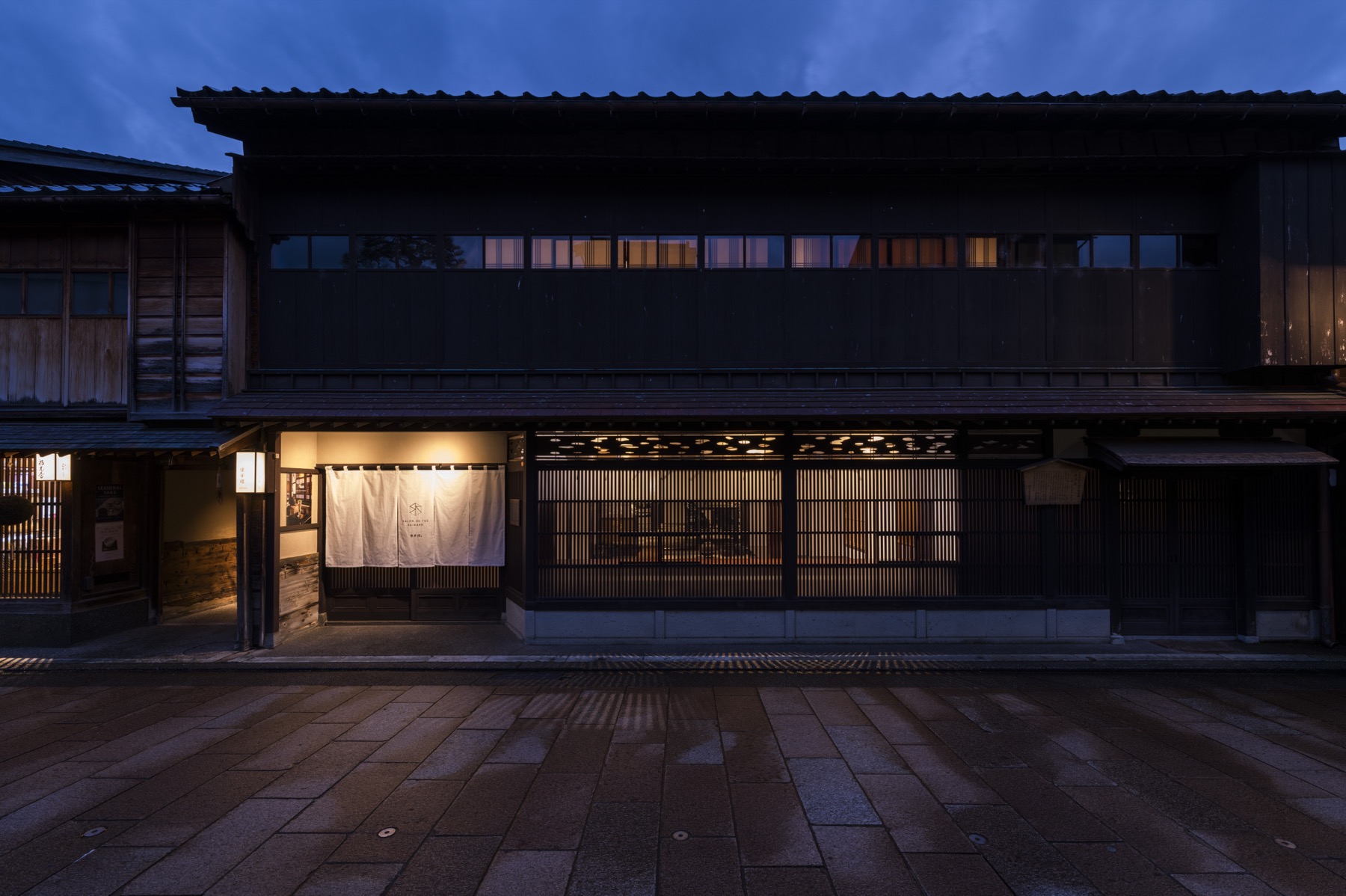 店舗情報ページのヒーロー画像